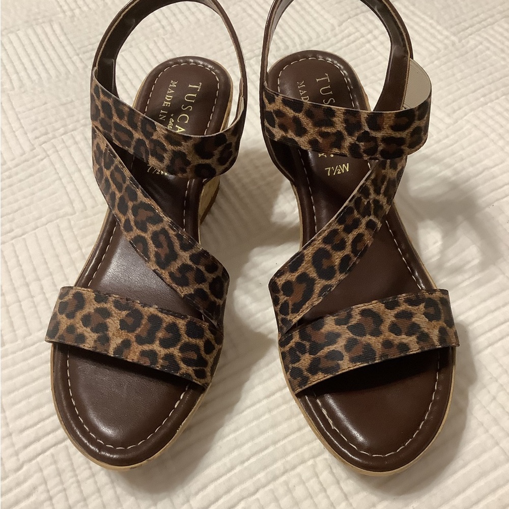 Tuscany by Easy Street animal print (brown/black) women’s sandals. Size 7.5W